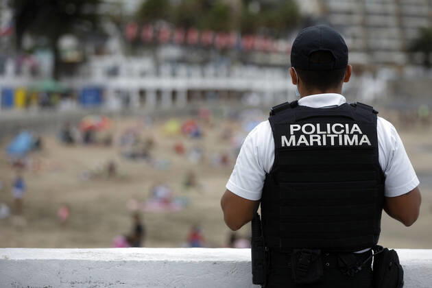 Concon, February 13, 2021 Health authorities and regional government along with Navy personnel inspect vacationers on the Amarilla beach of this commune that advanced to phase 3 Andres Pina Aton Chile, Concon Chile Aton 488597  Copyright: ANDRESxPINA ATONxCHILE