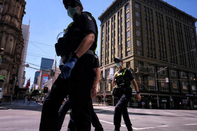 VICTORIA CORONAVIRUS COVID19, Victorian Police officers walk around Melbourne?s CBD , Monday, February 15, 2021. Victorians are in lockdown for the third time amid fears the highly infectious UK strain of coronavirus has spread in the community. ( NO ARCHIVING, EDITORIAL USE ONLY, NO USE IN BOOKS WITHOUT CONSENT MELBOURNE VIC AUSTRALIA  Copyright: xLUISxASCUIx 20210215001520716325