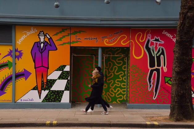 February 14, 2021, London, United Kingdom: A couple walks past a permanently closed restaurant in the Seven Dials area of Central London..As most businesses remain closed in the capital, the government plans to begin easing the lockdown restrictions in the coming weeks. London United Kingdom - ZUMAs197 20210214_zaa_s197_307 Copyright: xVukxValcicx
