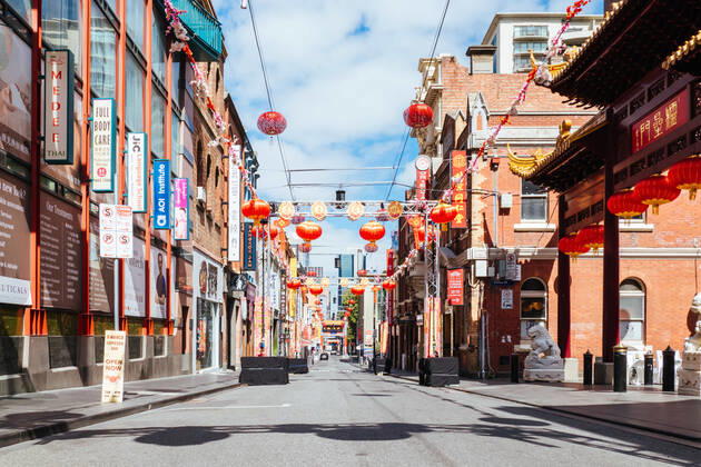 February 15, 2021: Melbourne, Australia - February 15 2021: Cafes and retail shops closed in Melbourne s Chinatown at the start of a circuit breaker lockdown imposed suddenly by the Victorian Government. This is due to increasing numbers of COVID-19 cases in north western Melbourne. - ZUMAp121 20210215_zsp_p121_005 Copyright: xChrisxPutnamx