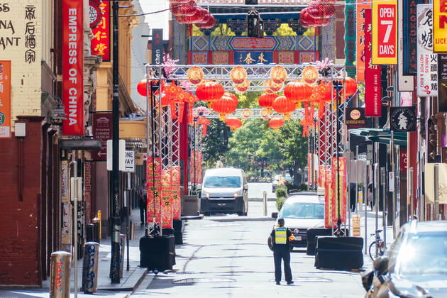 February 15, 2021: Melbourne, Australia - February 15 2021: Cafes and retail shops closed in Melbourne s Chinatown at the start of a circuit breaker lockdown imposed suddenly by the Victorian Government. This is due to increasing numbers of COVID-19 cases in north western Melbourne. - ZUMAp121 20210215_zsp_p121_009 Copyright: xChrisxPutnamx