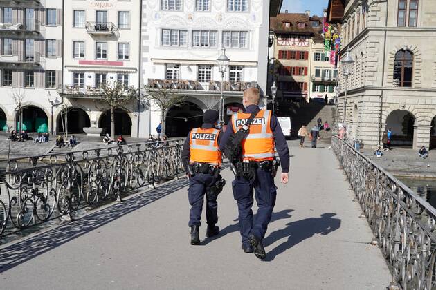 Photo Manuel Geisser 11 02 2021 Coronavirus event ban Picture Lucerne police on patrol
