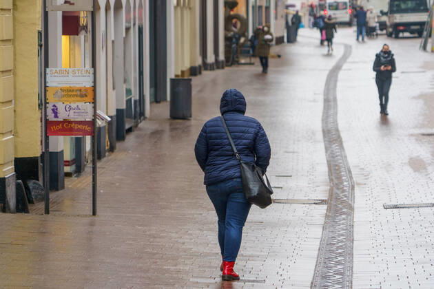 Flensburg city center high incidence area pedestrian zone with mask obligation Flensburg has ordered night curfew Flensburg city center high incidence area pedestrian zone with mask obligation Flensburg has ordered night curfew , Flensburg Schleswig Holstein Germany city center