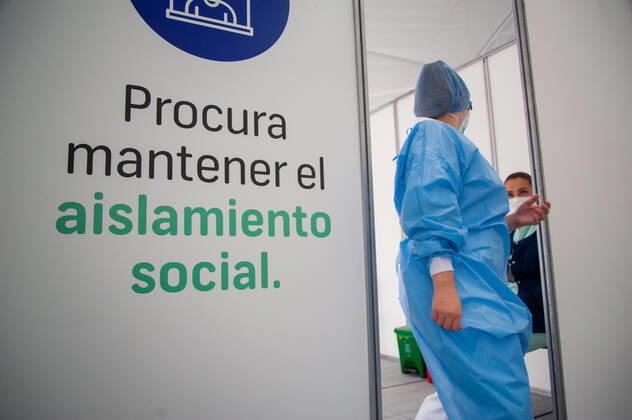 Health staff from hospitals like the Police Hospital and Clinica Colombia prepare and vaccinate their health staff as part of the first phase of vaccinations in Bogota, Colombia on February 18, 2021 Bogota Cundinamarca Colombia Copyright: xChepaxBeltranx CHE_btavac_20210218036