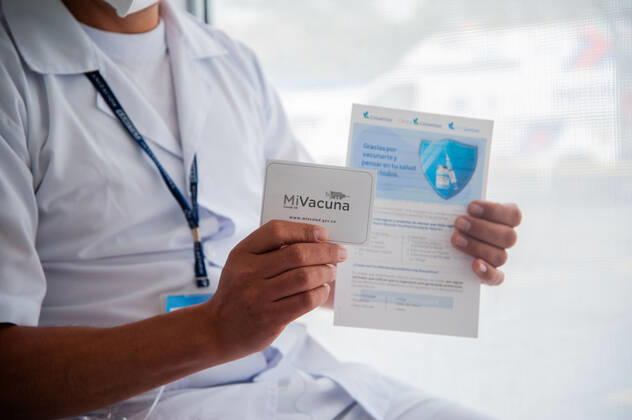 Health staff from hospitals like the Police Hospital and Clinica Colombia prepare and vaccinate their health staff as part of the first phase of vaccinations in Bogota, Colombia on February 18, 2021 Bogota Cundinamarca Colombia Copyright: xChepaxBeltranx CHE_btavac_20210218034