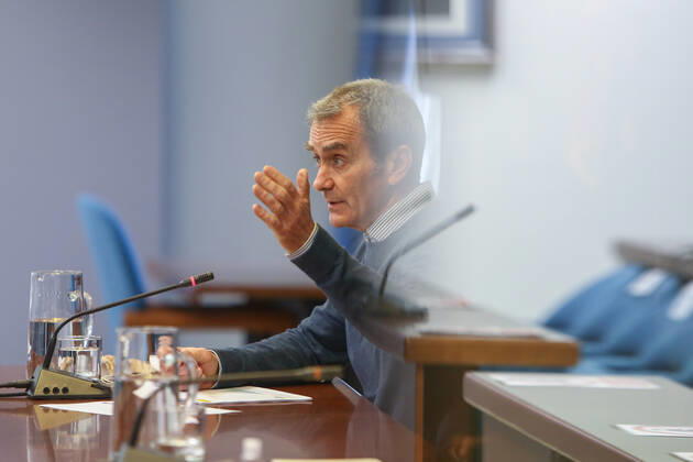 The director of the Center for Coordination of Alerts and Health Emergencies (CCAES), Fernando Simon intervenes during a conference convened before the media at the Ministry of Health to report on the evolution of the coronavirus, in Madrid, (Spain), February 18, 2021. 18 FEBRUARY 2021;HEALTH;SIMON;EVOLUTION;PANDEMIC;CORONAVIRUS LagenciaEP PRESS R.Rubio.POOL 02 18 2021 Madrid Madrid Spain Copyright: xLagenciaEPxPRESS R.Rubio.POOLx 3569756