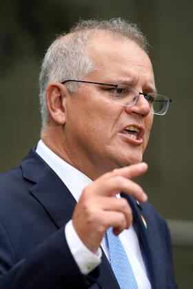 SCOTT MORRISON VACCINE HOSPITAL TOUR, Prime Minister Scott Morrison addresses media following a tour of a COVID-19 vaccination hub at Royal Prince Alfred hospital in Sydney, Friday, February 19, 2021. The first COVID-19 vaccinations in NSW will take place on Monday, with the Pfizer jab to go out to frontline workers. ( NO ARCHIVING, EDITORIAL USE ONLY, NO USE IN BOOKS WITHOUT CONSENT Sydney NSW AUSTRALIA Copyright: xDANxHIMBRECHTSx 20210219001521594269