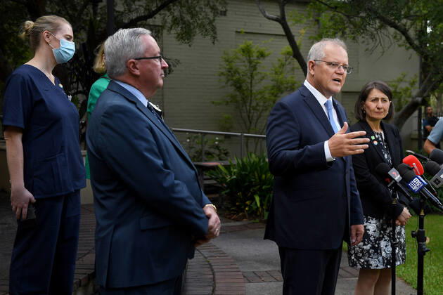 SCOTT MORRISON VACCINE HOSPITAL TOUR, Prime Minister Scott Morrison and NSW Premier Gladys Berejiklian address media following a tour of a COVID-19 vaccination hub at Royal Prince Alfred hospital in Sydney, Friday, February 19, 2021. The first COVID-19 vaccinations in NSW will take place on Monday, with the Pfizer jab to go out to frontline workers. ( NO ARCHIVING, EDITORIAL USE ONLY, NO USE IN BOOKS WITHOUT CONSENT Sydney NSW AUSTRALIA  Copyright: xDANxHIMBRECHTSx 20210219001521595006