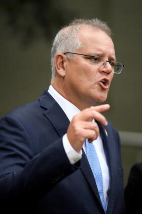 SCOTT MORRISON VACCINE HOSPITAL TOUR, Prime Minister Scott Morrison addresses media following a tour of a COVID-19 vaccination hub at Royal Prince Alfred hospital in Sydney, Friday, February 19, 2021. The first COVID-19 vaccinations in NSW will take place on Monday, with the Pfizer jab to go out to frontline workers. ( NO ARCHIVING, EDITORIAL USE ONLY, NO USE IN BOOKS WITHOUT CONSENT Sydney NSW AUSTRALIA  Copyright: xDANxHIMBRECHTSx 20210219001521595952