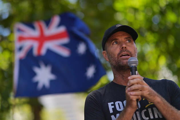 ANTI VACCINATION RALLY SYDNEY, Celebrity chef Pete Evans speaks during anti-vaccination rally in Sydney, Saturday, February 20, 2021. The national rollout of the Pfizer vaccine will begin on Monday in what will be the largest exercise of its kind in Australia s history. ( NO ARCHIVING, EDITORIAL USE ONLY, NO USE IN BOOKS WITHOUT CONSENT SYDNEY NSW AUSTRALIA Copyright: xSTEVENxSAPHOREx 20210220001521820570