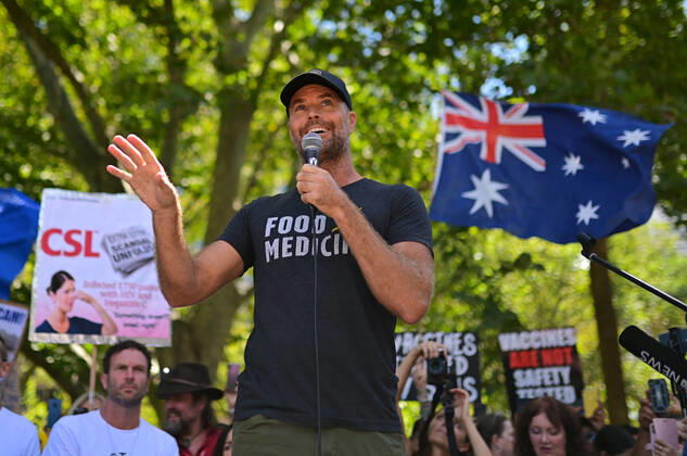 ANTI VACCINATION RALLY SYDNEY, Celebrity chef Pete Evans speaks during anti-vaccination rally in Sydney, Saturday, February 20, 2021. The national rollout of the Pfizer vaccine will begin on Monday in what will be the largest exercise of its kind in Australia s history. ( NO ARCHIVING, EDITORIAL USE ONLY, NO USE IN BOOKS WITHOUT CONSENT SYDNEY NSW AUSTRALIA Copyright: xSTEVENxSAPHOREx 20210220001521820617