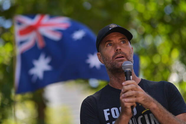 ANTI VACCINATION RALLY SYDNEY, Celebrity chef Pete Evans speaks during anti-vaccination rally in Sydney, Saturday, February 20, 2021. The national rollout of the Pfizer vaccine will begin on Monday in what will be the largest exercise of its kind in Australia s history. ( NO ARCHIVING, EDITORIAL USE ONLY, NO USE IN BOOKS WITHOUT CONSENT SYDNEY NSW AUSTRALIA Copyright: xSTEVENxSAPHOREx 20210220001521820685
