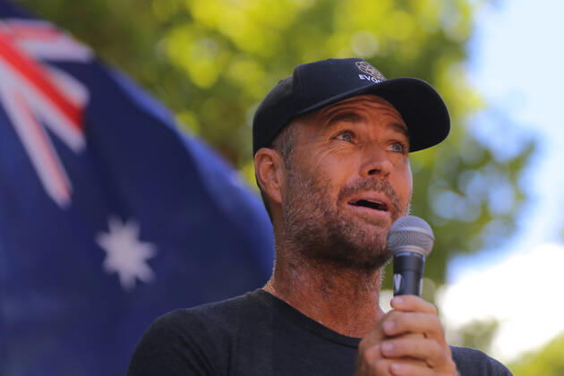 ANTI VACCINATION RALLY SYDNEY, Celebrity Chef Pete Evans speaks during an anti-vaccination rally in Sydney, Saturday, February 20, 2021. The national rollout of the Pfizer vaccine will begin on Monday in what will be the largest exercise of its kind in Australia s history. ( NO ARCHIVING, EDITORIAL USE ONLY, NO USE IN BOOKS WITHOUT CONSENT SYDNEY NSW AUSTRALIA Copyright: xSTEVENxSAPHOREx 20210220001521824079