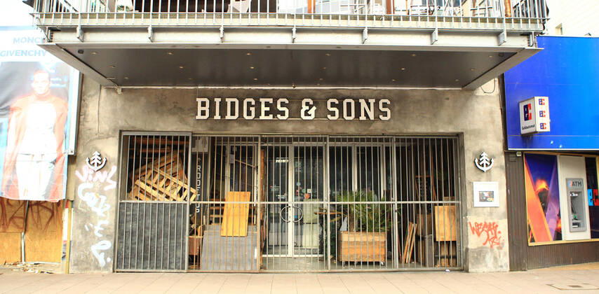 Closed shop Bidges Sons Burger on the almost deserted Reeperbahn in Hamburg St Pauli during the lockdown St Pauli Hamburg