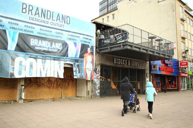 Closed store Brandland Designer Outlet on the almost deserted Reeperbahn in Hamburg St Pauli during the Lockdown St Pauli Hamburg