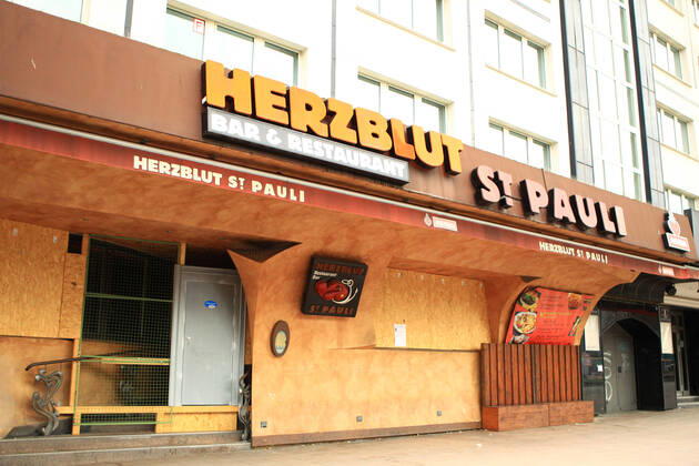 Closed bar Herzblut on the almost deserted Reeperbahn in Hamburg St Pauli during the lockdown St Pauli Hamburg