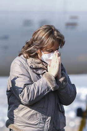 (210221) -- MEXICO CITY, Feb. 21, 2021 -- Mexican Deputy Foreign Minister for Multilateral Affairs Martha Delgado expresses appreciation at the arrival of the first shipment of COVID-19 vaccines from Chinese company Sinovac at the airport, in Mexico City, Mexico, Feb. 20, 2021. The first shipment of COVID-19 vaccines from Chinese company Sinovac arrived in Mexico City on Saturday, authorities reported. ) MEXICO-MEXICO CITY-CHINA-SINOVAC-VACCINE-ARRIVAL XinxYuewei