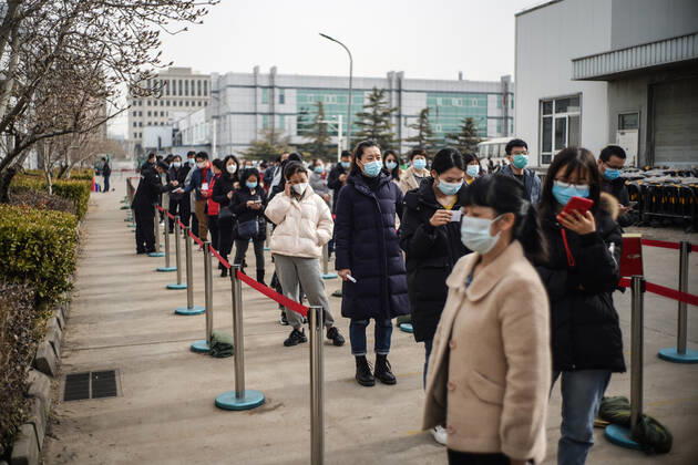 (210221) -- BEIJING, Feb. 21, 2021 -- Local residents wait for vaccination at a COVID-19 vaccination site in Daxing District of Beijing, capital of China, Feb. 21, 2021. Daxing District of Beijing has launched a local mass vaccination drive on Feb. 17, setting up 26 sites in the region for the mass vaccination. ) CHINA-BEIJING-DAXING-COVID-19-VACCINATION (CN) PengxZiyang 