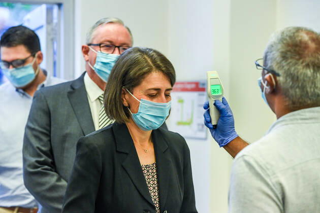 NSW COVID19 VACCINE ROLLOUT, NSW Premier Gladys Berejiklian (second right) has her temperature taken at the Royal Prince Alfred Hospital Vaccination Hub in Sydney, Monday, February 22, 2021. Australia will begin its roll out of the Pfizer coronavirus vaccine on Monday, the country s most complicated logistical exercise to date. ( NO ARCHIVING, EDITORIAL USE ONLY, NO USE IN BOOKS WITHOUT CONSENT SYDNEY NSW AUSTRALIA Copyright: xPETERxRAEx 20210222001522248570