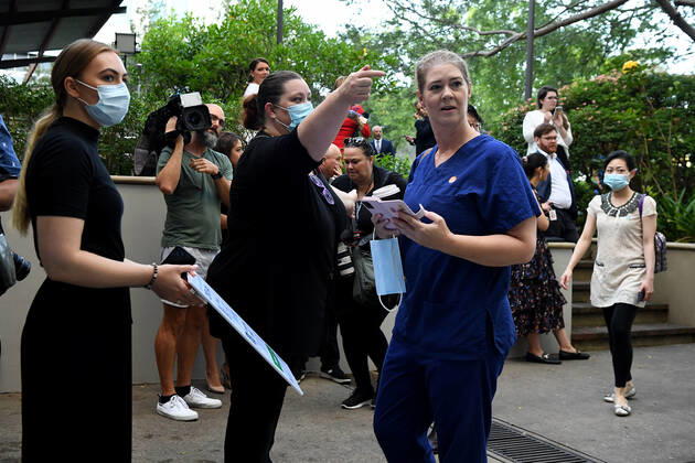 NSW COVID19 VACCINE ROLLOUT, A frontline worker arrives at the start of the COVID-19 vaccination program at Royal Prince Alfred Hospital in Sydney, Monday, February 22, 2021. ( NO ARCHIVING, EDITORIAL USE ONLY, NO USE IN BOOKS WITHOUT CONSENT SYDNEY NSW AUSTRALIA Copyright: xJOELxCARRETTx 20210222001522259608