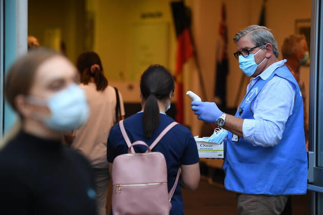 NSW COVID19 VACCINE ROLLOUT, A frontline worker arrives at the start of the COVID-19 vaccination program at Royal Prince Alfred Hospital in Sydney, Monday, February 22, 2021. ( NO ARCHIVING, EDITORIAL USE ONLY, NO USE IN BOOKS WITHOUT CONSENT SYDNEY NSW AUSTRALIA Copyright: xJOELxCARRETTx 20210222001522259666