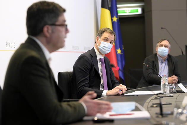 Sciensano s Steven Van Gucht , Prime Minister Alexander De Croo and Sciensano s Yves Van Laethem pictured during a press conference of the Federal Government regarding the Covid-19 infection statistics, Monday 22 February 2021 in Brussels. POOLxPHILIPxREYNAERS 2649758