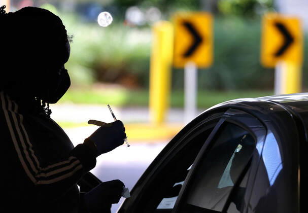 February 22, 2021, Orlando, FL, USA: A Florida resident gets vaccinated at the drive-thru site at the Orange County Convention Center in Orlando, Monday, February 22, 2021. The Florida Department of Health continues to administer COVID-19 vaccinations at the convention center s North Concourse. Additional FEMA vaccination sites will open starting next week in Orlando and two other Florida cities. Orlando USA - ZUMAm67_ 20210222_zaf_m67_012 Copyright: xJoexBurbankx