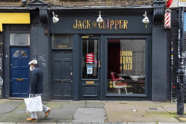 Coronavirus in Großbritannien, Eindrücke aus London February 22, 2021, London, United Kingdom: Jack The Clipper Barbers in Spitalfields, seen shut due to lockdown in London..All personal care premises, hairdressers & nail salons expected reopen on the 12th April after Boris Johnson announces his road map out of Lockdown for England. London United Kingdom - ZUMAs197 20210222_zaa_s197_303 Copyright: xDavexRushenx