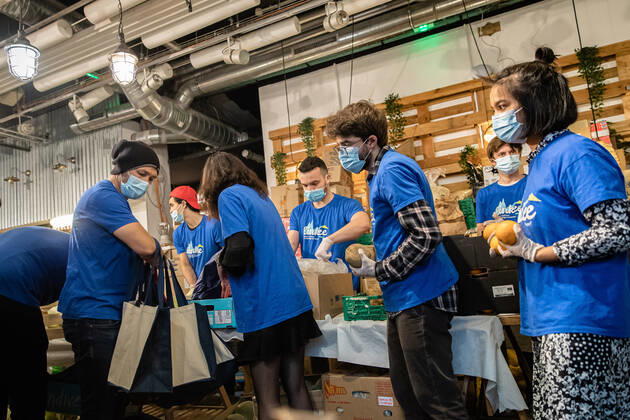 (210222) -- PARIS, Feb. 22, 2021 -- Volunteers prepare free food for people in precarious situations during the COVID-19 pandemic in Paris, France, on Feb. 22, 2021. (Photo by Xinhua) FRANCE-PARIS-COVID-19-FREE FOOD-DISTRIBUTION AurelienxMorissard