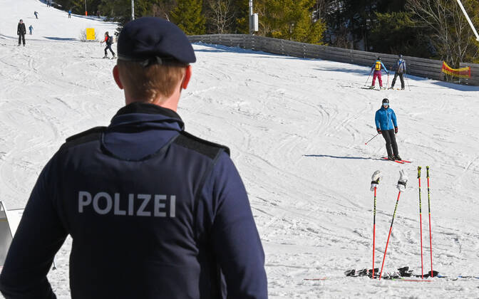 The police and the alpine police control at the skiing area Rosshütte if the winter sportsmen also carry a free test certificate.