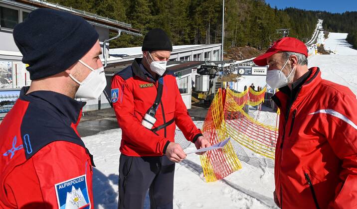 The police and the alpine police control at the skiing area Rosshütte if the winter sportsmen also carry a free test certificate.
