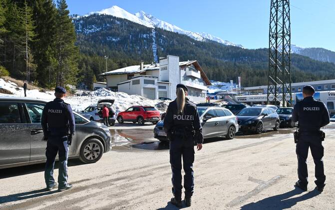 The police and the alpine police control at the skiing area Rosshütte if the winter sportsmen also carry a free test certificate.