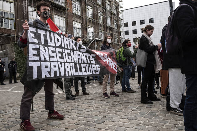 February 22, 2021, Brussels, Puglia, Belgium: Students protest against the isolation and precariousness due to the Covid-19 crisis at the Libre University (ULB) in Brussels. The students are asking, among others, for the reopening of audiences, the resumption of extra-curricular activities, the resumption of sport, free psychological support, and a Covid-19 grant. Brussels, Belgium, February 22, 2021. Brussels Belgium - ZUMAm177 20210222_zip_m177_021 Copyright: xValeriaxMongellix