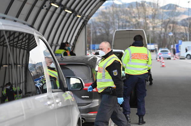 Border controls at the Austrian-German border ,border crossing Kiefersfelden border police officers control motorists entering Bavaria from Tyrol Austria to Bavaria Germany