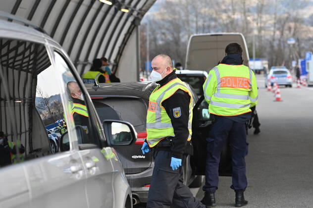 Border controls at the Austrian-German border ,border crossing Kiefersfelden border police officers control motorists entering Bavaria from Tyrol Austria to Bavaria Germany