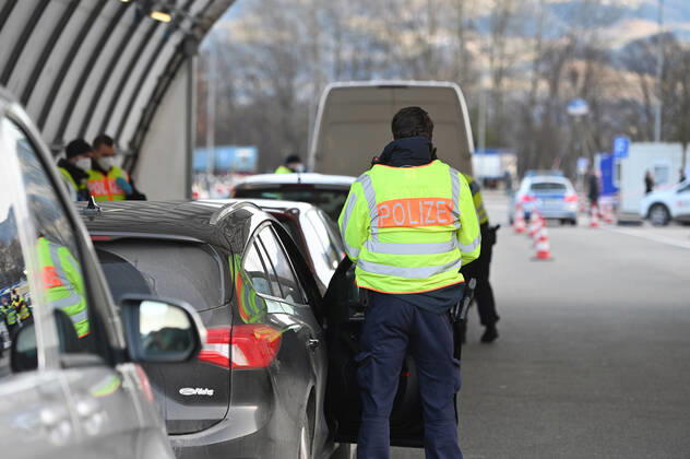 Border controls at the Austrian-German border ,border crossing Kiefersfelden border police officers control motorists entering Bavaria from Tyrol Austria to Bavaria Germany