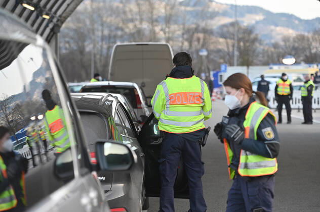 Border controls at the Austrian-German border ,border crossing Kiefersfelden border police officers control motorists entering Bavaria from Tyrol Austria to Bavaria Germany