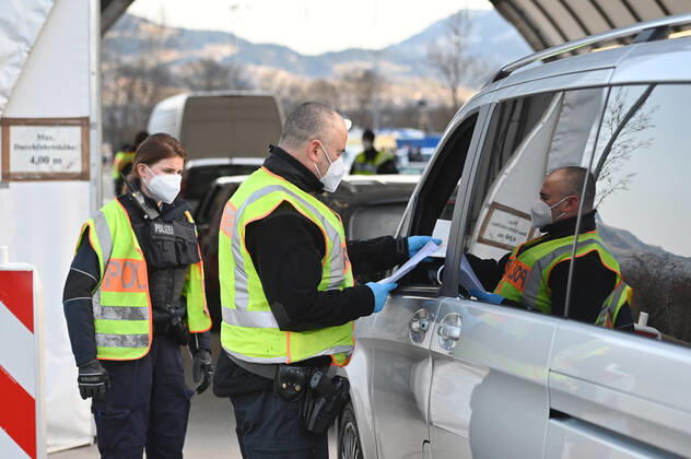 Border controls at the Austrian-German border ,border crossing Kiefersfelden border police officers control motorists entering Bavaria from Tyrol Austria to Bavaria Germany