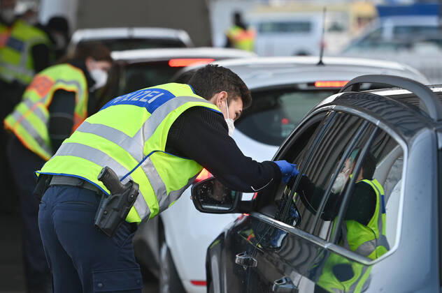 Border controls at the Austrian-German border ,border crossing Kiefersfelden border police officers control motorists entering Bavaria from Tyrol Austria to Bavaria Germany