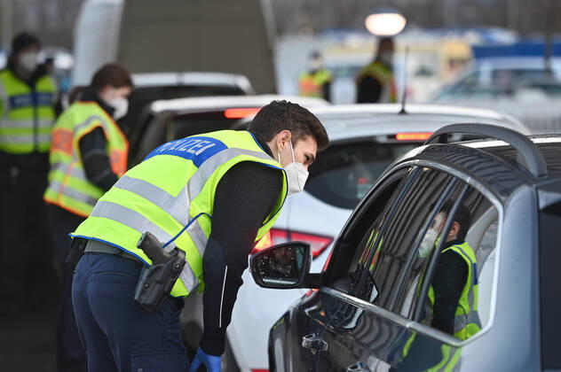 Border controls at the Austrian-German border ,border crossing Kiefersfelden border police officers control motorists entering Bavaria from Tyrol Austria to Bavaria Germany