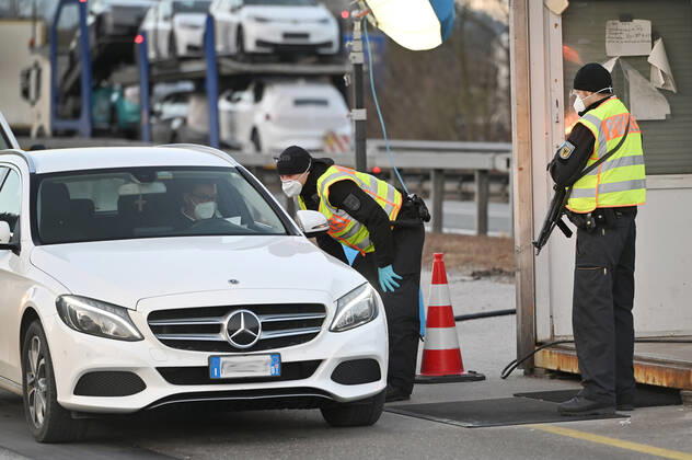 Border controls at the Austrian-German border ,border crossing Kiefersfelden border police officers control motorists entering Bavaria from Tyrol Austria to Bavaria Germany