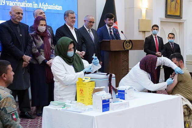 (210223) -- KABUL, Feb. 23, 2021 -- An Afghan security force member receives the COVID-19 vaccine during the inauguration ceremony in Kabul, Afghanistan, Feb. 23, 2021. ( Handout via Xinhua) AFGHANISTAN-KABUL-COVID-19-VACCINATION AfghanxPresidentxPalace 