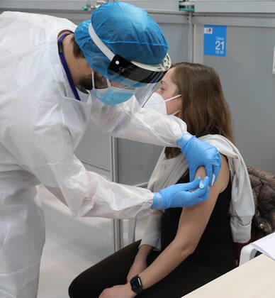 A woman receives the vaccine against COVID-19 in Pavilion 3 of the Public Hospital Enfermera Isabel Zendal, in Madrid, Spain, on February 23, 2021. This Tuesday begins the vaccination in the pavilion 3 of the hospital with the vaccine of AstraZeneca to 400 people of External Health, AENA, inspectors of Public Health, of Institute of Social Security, professionals of reformatories, Forensic Doctors, Students of CC Health and veterinarians. These new groups to be vaccinated will be joined by those over 80 years of age on Thursday 25 February in the Primary Care centres of each of the health areas of the community with 50,000 doses. 23 FEBRUARY 2021;ISABEL DÃAZ AYUSO;AYUSO;MADRID;COMMUNITY OF MADRID;ZENDAL LagenciaEP PRESS M.FERNÃNDEZ. POOL Copyright: xLagenciaEPxPRESS M.FERNÃNDEZ.xPOOLx 3576538