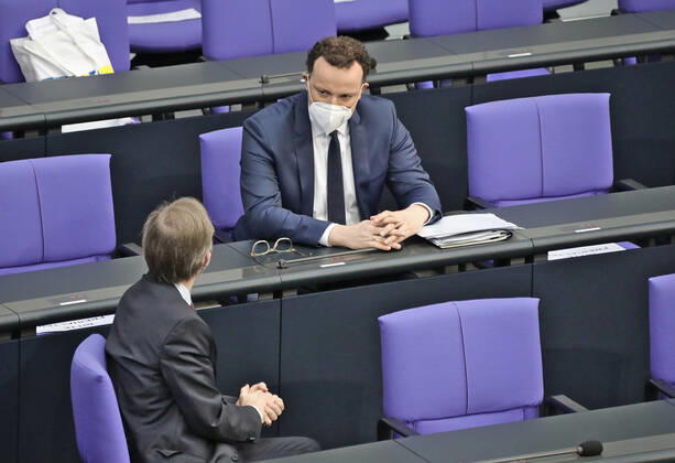 Federal Minister of Health Jens Spahn at the government questioning 24 02 2021 Federal Minister of Health Jens Spahn at the government questioning on the government bench, with mask and papers Bundestag Berlin GER