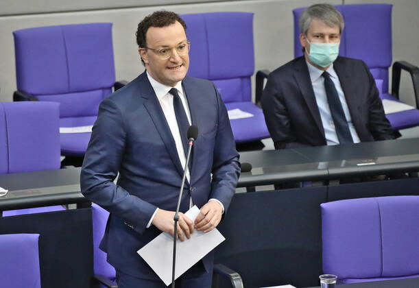 Federal Minister of Health Jens Spahn at the government questioning 24 02 2021 Federal Minister of Health Jens Spahn at the government questioning on the government bench, with mask and papers Bundestag Berlin GER