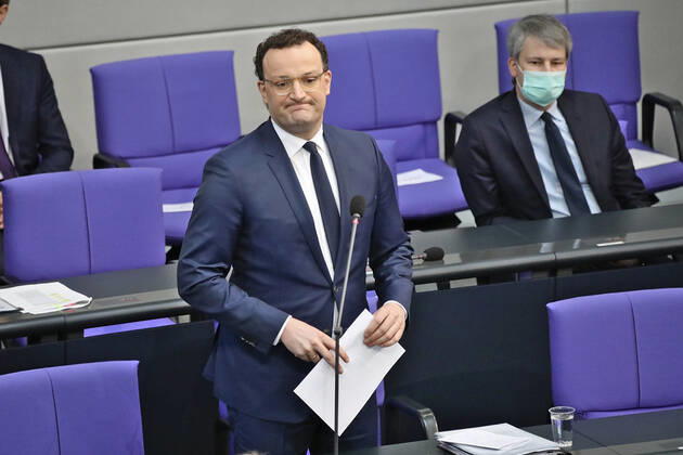 Federal Minister of Health Jens Spahn at the government questioning 24 02 2021 Federal Minister of Health Jens Spahn at the government questioning on the government bench, with mask and papers Bundestag Berlin GER