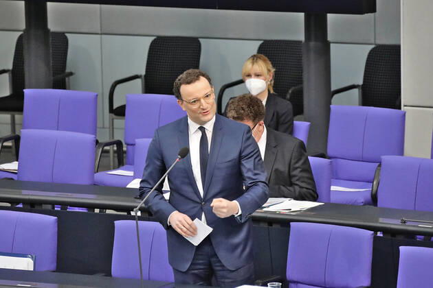 Federal Minister of Health Jens Spahn at the government questioning 24 02 2021 Federal Minister of Health Jens Spahn at the government questioning on the government bench, with mask and papers Bundestag Berlin GER