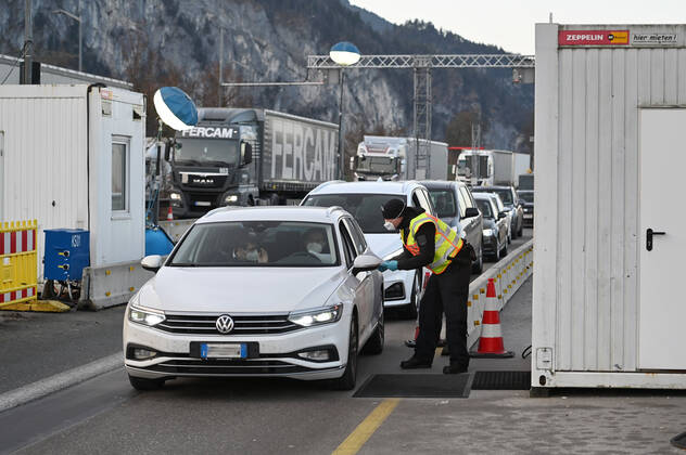 Border controls at the Austrian-German border ,border crossing Kiefersfelden border police officers control motorists entering Bavaria from Tyrol Austria to Bavaria Germany