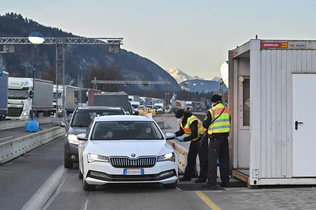 Border controls at the Austrian-German border ,border crossing Kiefersfelden border police officers control motorists entering Bavaria from Tyrol Austria to Bavaria Germany