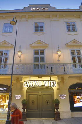 Coronas Stuation in Vienna Vienna, Innere Stadt, 25 02 2021 Corona Pandemic, Corona, Corona Virus, CoV 2, Covid 19, Sars, Virus, Virus Infection, Pandemic, Corona Crisis, Viral Disease, Coronavirus, SARS CoV 2 Casino Vienna Kärntnerstraße, Gambling, Gambling Vienna Austria AVN101002455014